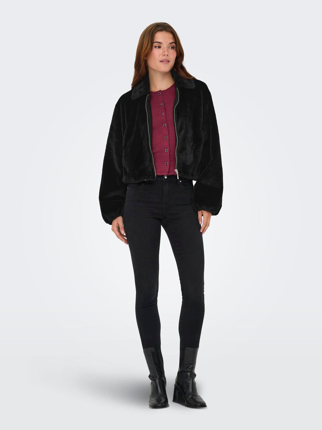 model_shot-front_full